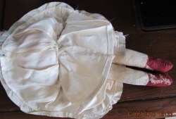 ukrainian blonde dancer red white view_01